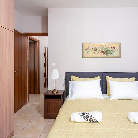 Eleni'S Modern Apartment Волос Екстериор снимка